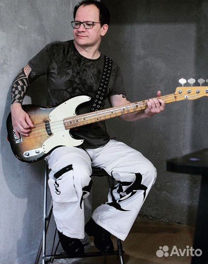 Бас-гитарист, уроки игры на бас-гитаре