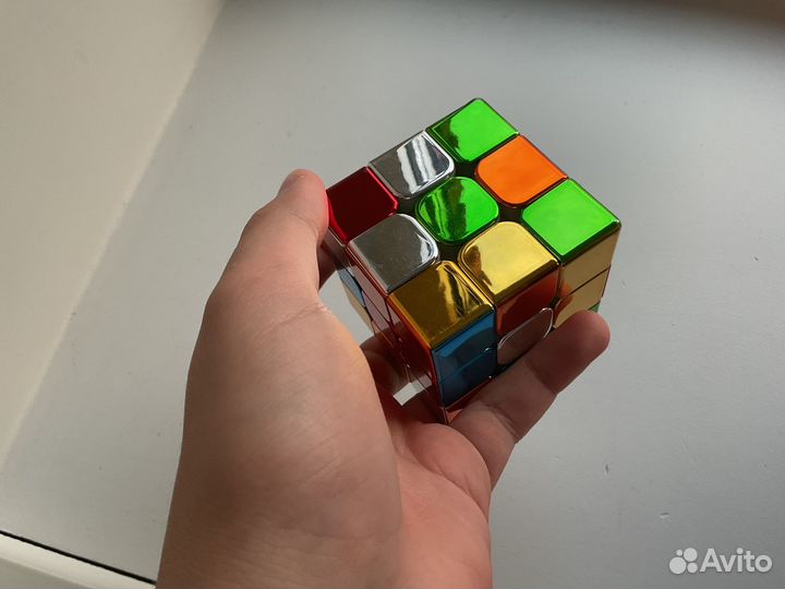 Блестящий кубик Рубика