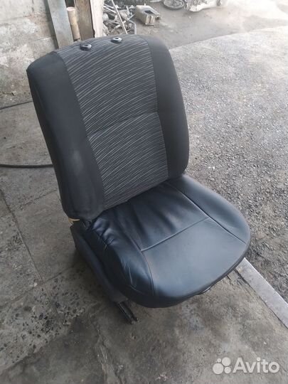 Передние правое на рено Логан