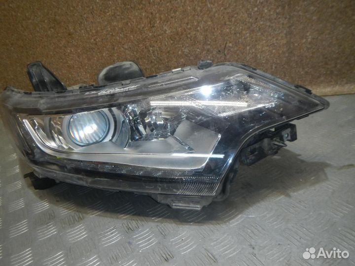 Фара правая Mitsubishi Outlander