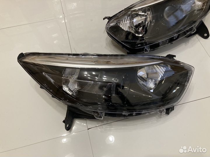 Фара (1шт) Renault Kaptur - черная