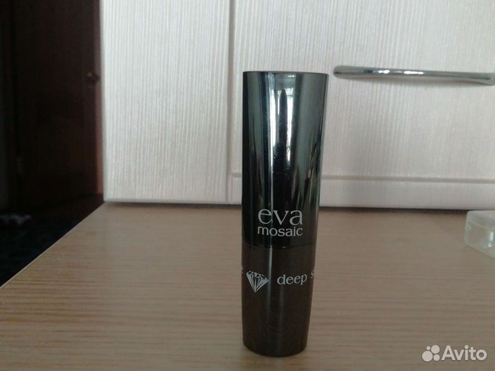 Помада глянцевая коричневая