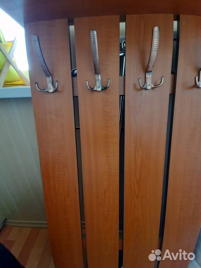 Вешалка настенная в прихожую