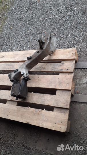 Продам кронштейн бампера Рено Премиум правый