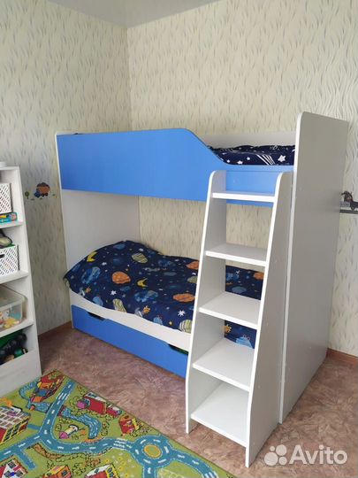 Двухъярусная кровать
