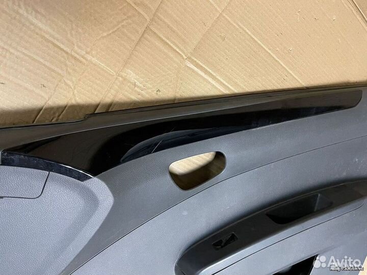 Обивка двери Chevrolet Spark 2021г передняя правая