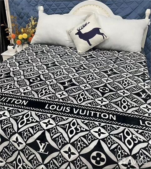 Пледы Dior, Gucci, Chanel, Louis Vuitton, Fendi