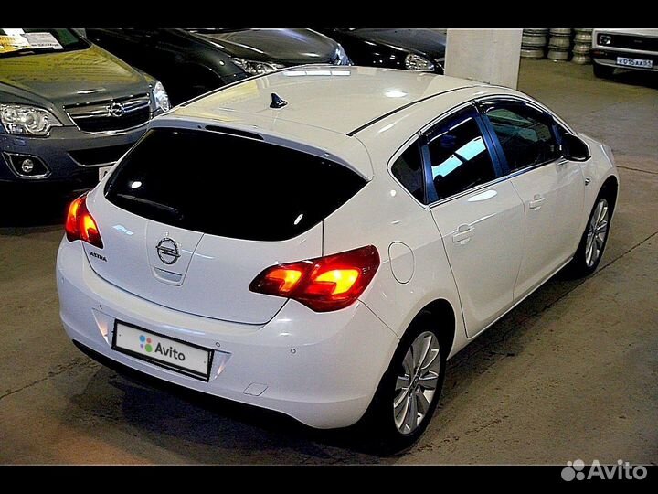 Opel Astra 1.6 AT, 2011, 180 000 км