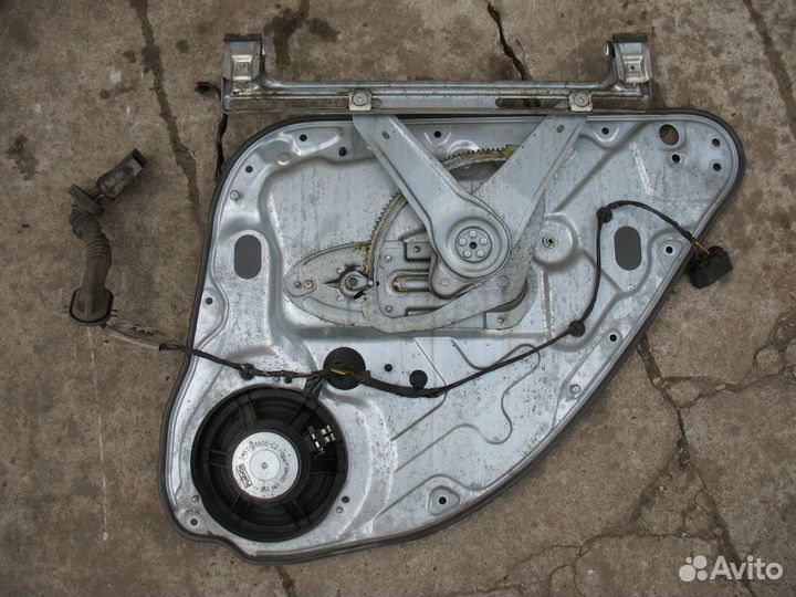 Задний стеклоподъемник левый/правый Ford Focus 2