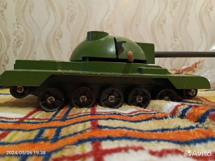 Игрушка танк СССР