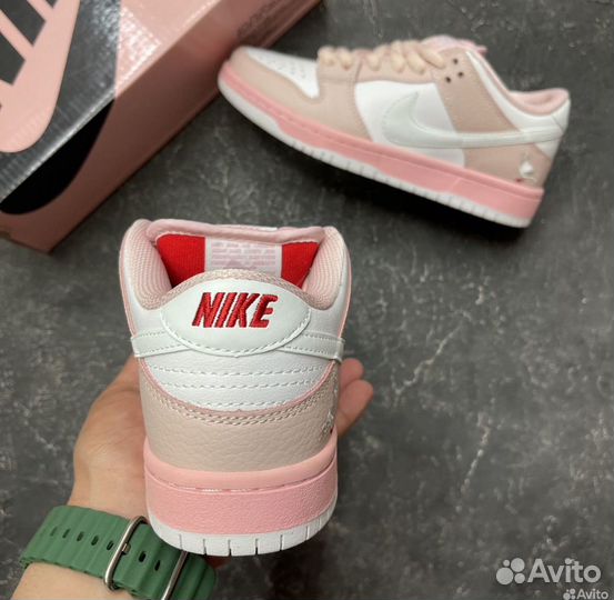 Nike SB Dunk Low pink Pigeon