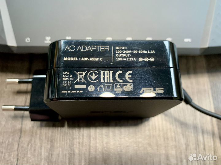 Продаю роутер Asus RT-AC3200