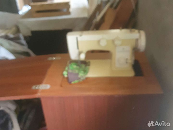 Швейная машина 