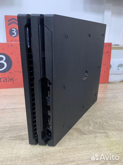 Sony PlayStation 4 Pro 1TB CUH-7108B черная
