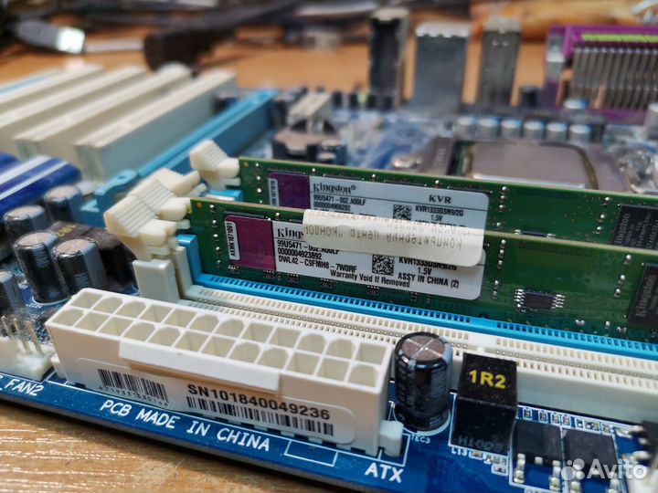 Материнская плата с процессором и памятью