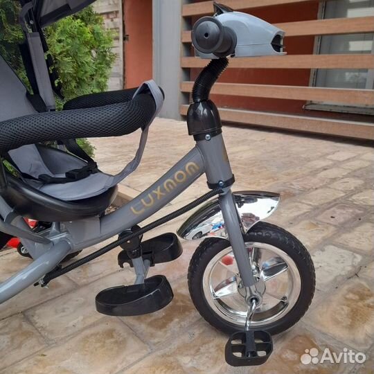 Трехколесный велосипед с ручкой