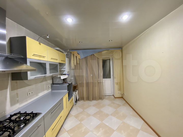3-к. квартира, 100 м², 4/10 эт.