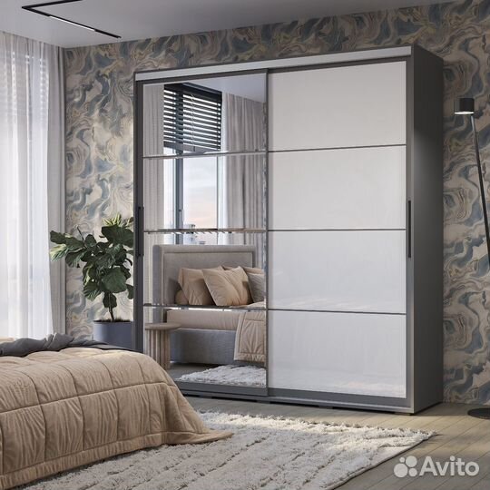 Шкаф купе с зеркалом