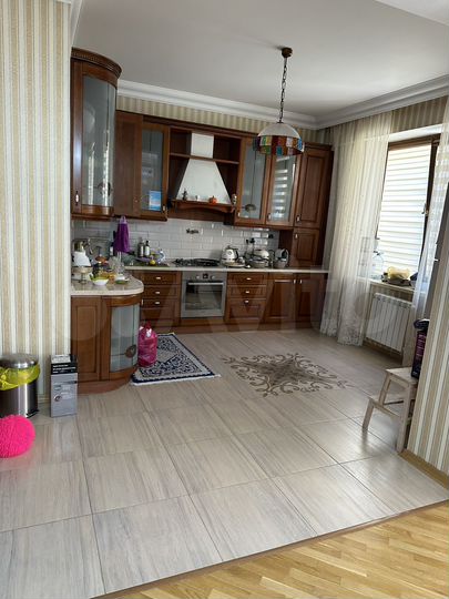 4-к. квартира, 130 м², 1/8 эт.