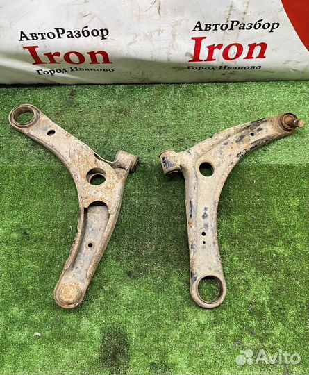 Рычаг передний левый правый Mazda Demio 2 DY5