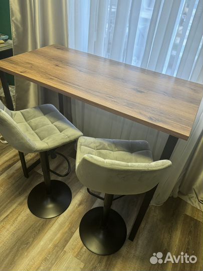 Барные стол и стулья
