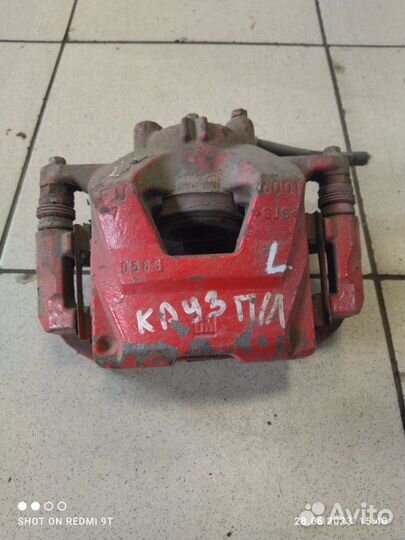 Суппорт тормозной передний левый Chevrolet Cruze