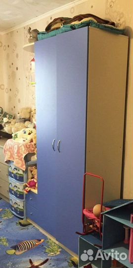 Шкаф и кровать