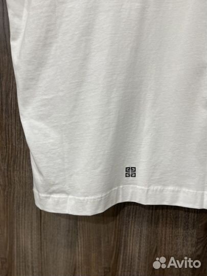 Футболка givenchy