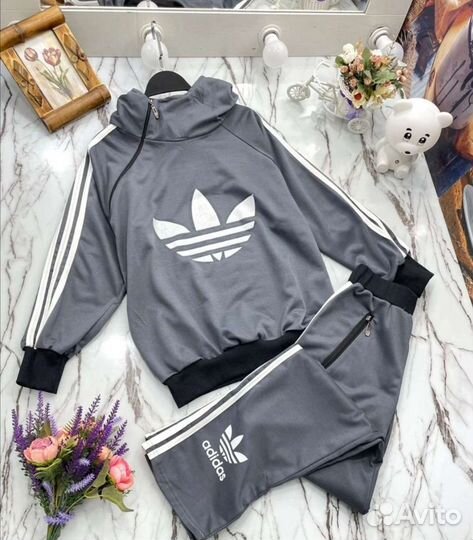 Костюм спортивный Adidas в наличии