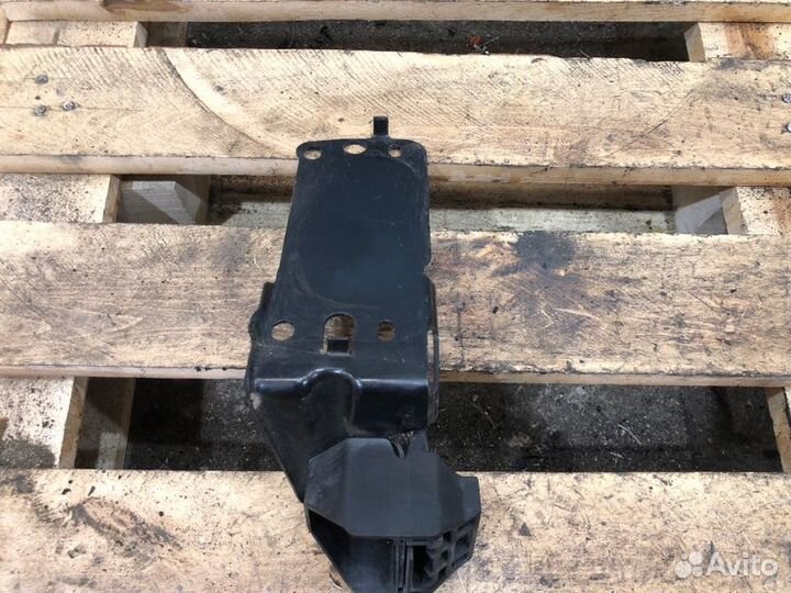 Крепление радиатора Bmw 3 E90 N46B20 2007