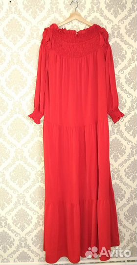 Красное платье с открытыми плечами 58-60
