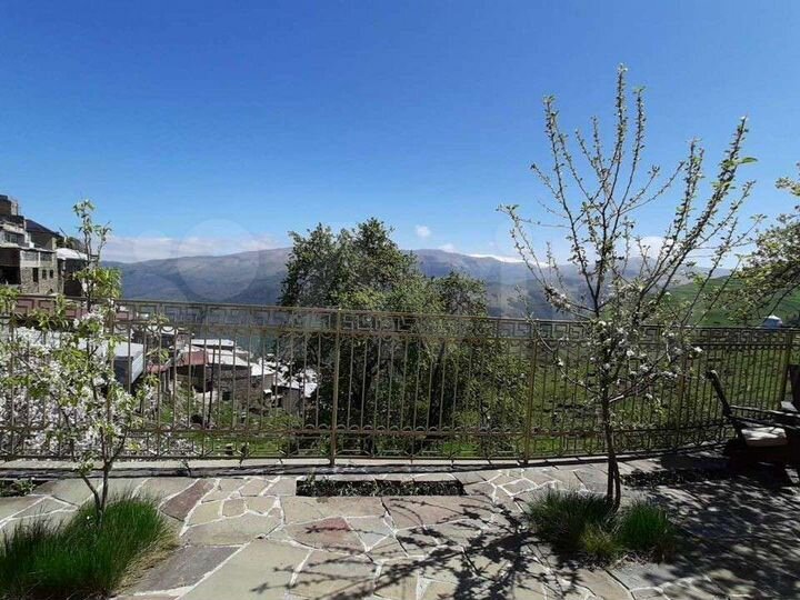 Дом 330 м² на участке 3,3 сот.