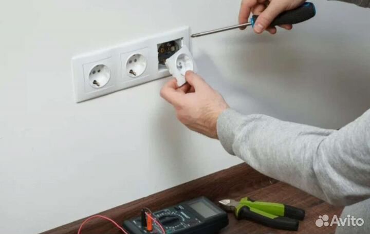 Монтаж розеток и выключателей
