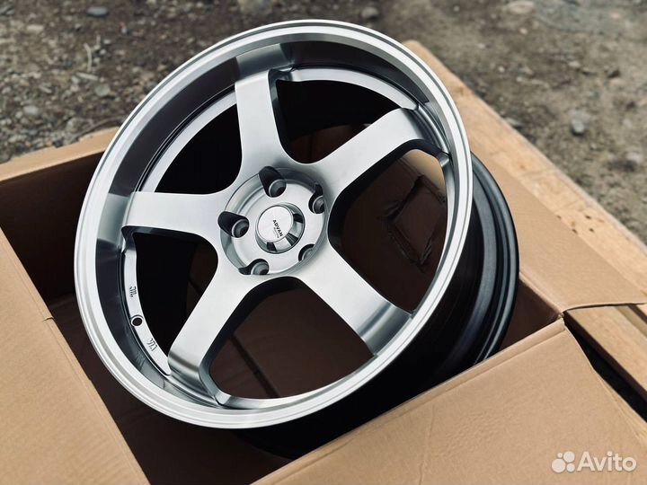 Advan Racing GT 5x114,3 R17