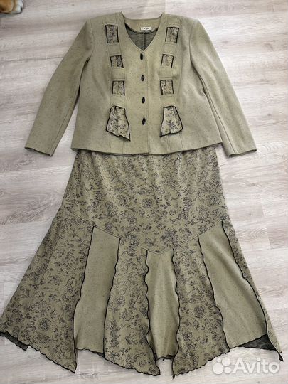 Костюмы женские