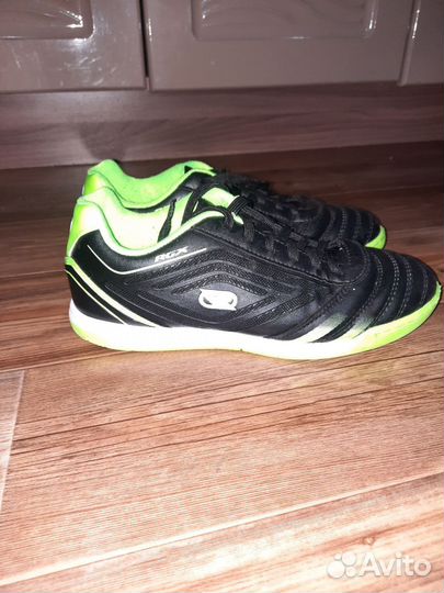 Продам футбольные буцы для спорт зала