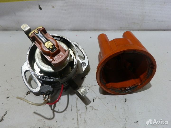 Трамблер 051905205С Фольцваген Пассат Б3