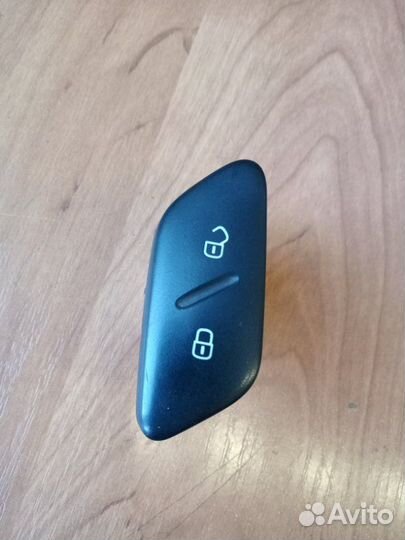 Кнопка центрального замка Volkswagen Polo хетчбек