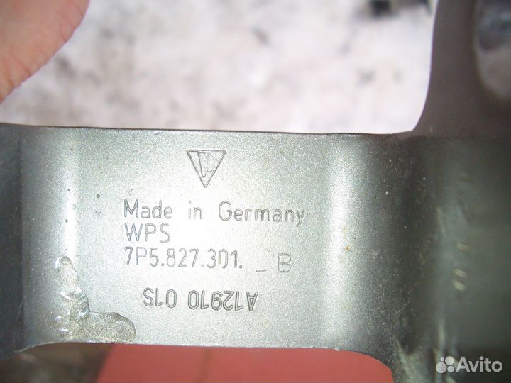 Петля двери багажника левая Порше Кайен с10