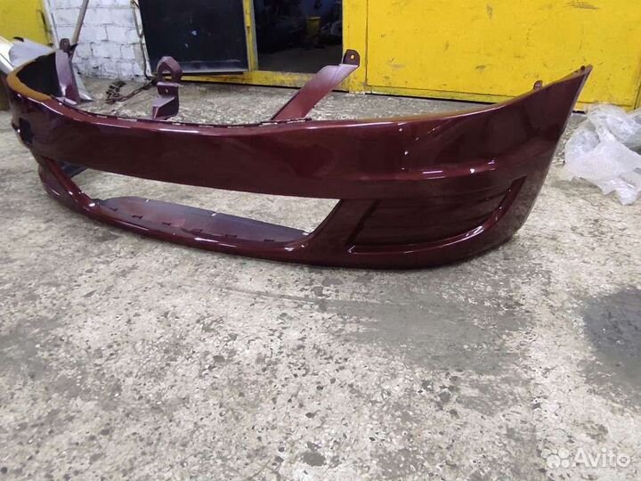 Бампер передний Renault Logan 2010 - 2014 красный