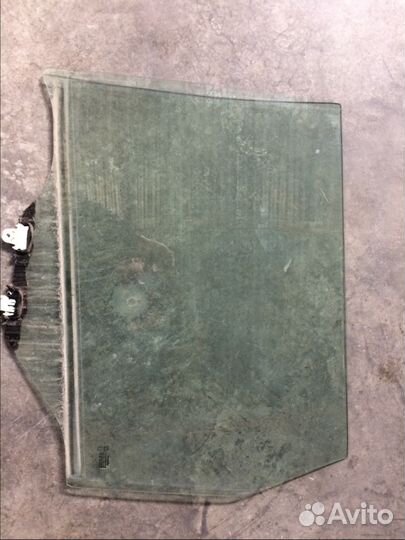 Заднее левое стекло на Nissan X-trail