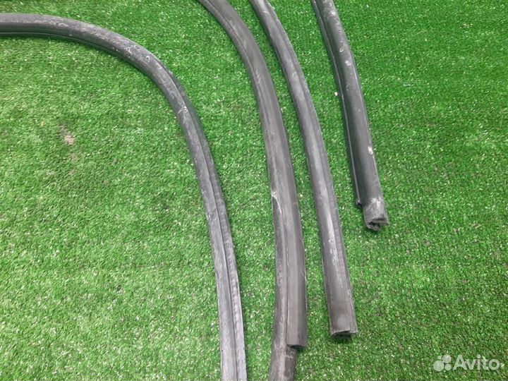 Уплотнитель проема двери(комплект) Suzuki Ignis 2