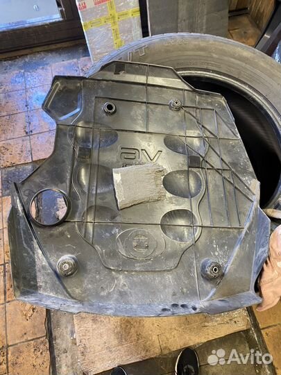 Крышка двигателя Инфинити ф икс джи икс 35