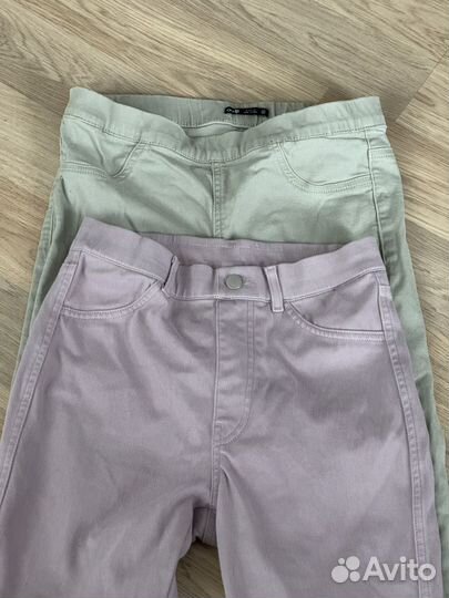 Две пары джинс