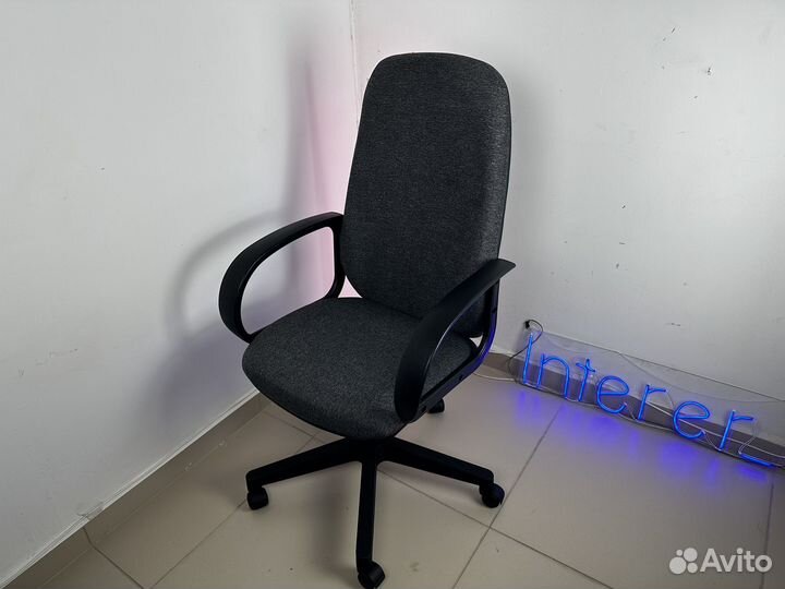 Офисное кресло тканевое