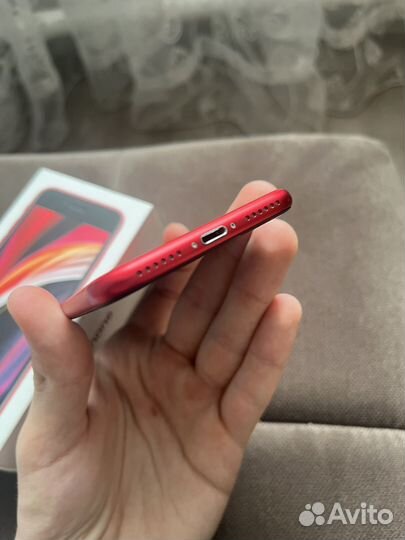 Телефон iPhone se 2020 64 gb