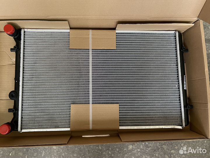 Радиатор VW Golf IV Bora/ Audi A3/ Skoda Octavia
