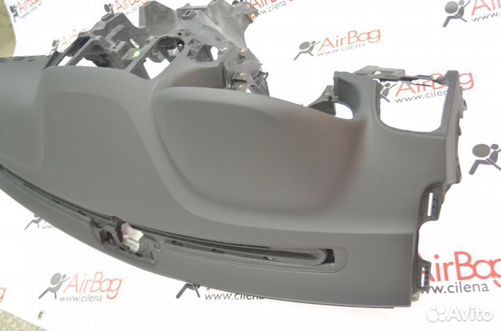 Торпедо панель приборов Jeep Grand Cherokee