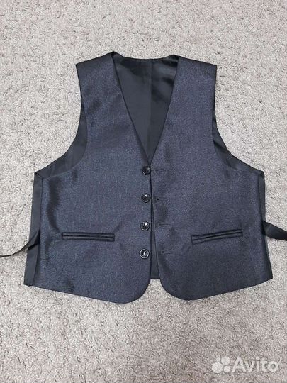 Костюм тройка на мальчика 7-9 лет