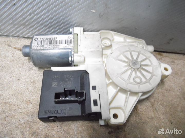 Моторчик стеклоподъемника задний правый Флюенс